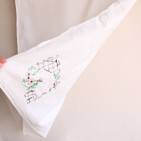 Vintage 1950s Tablecloth, Embroidered Eggplant, Or Kitchen Towel - Picture 4 of 10